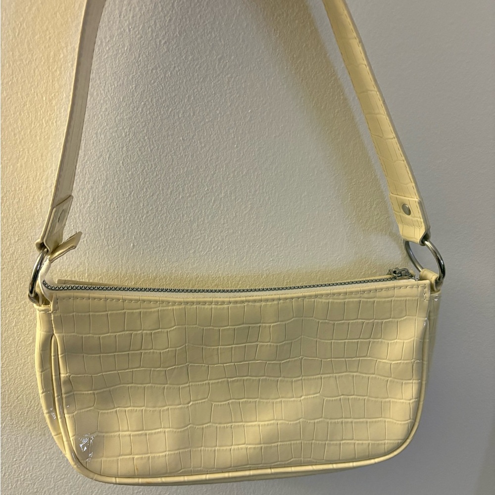 Elegant Cream Shoulder Bag